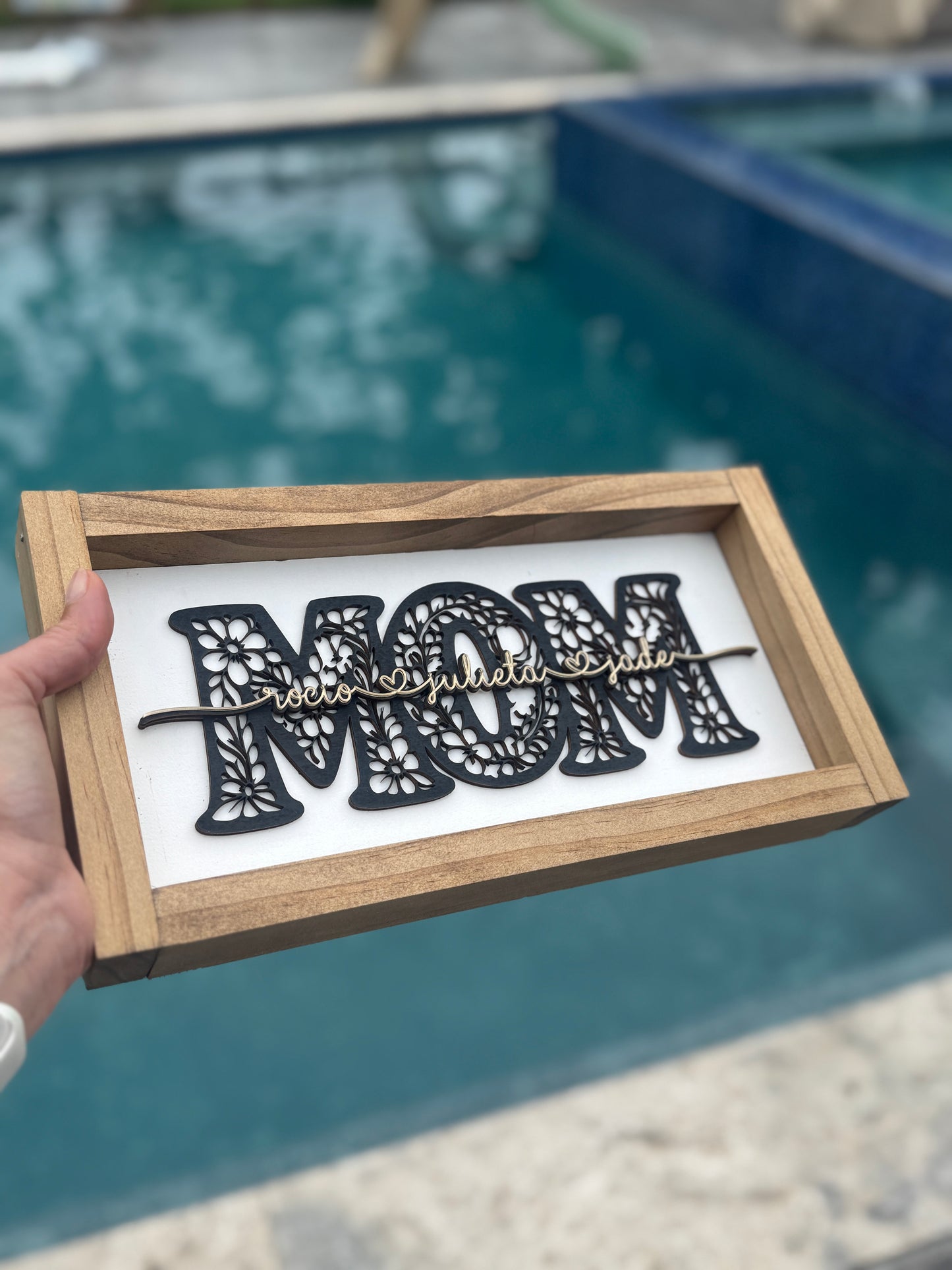 Mom & Children Sign