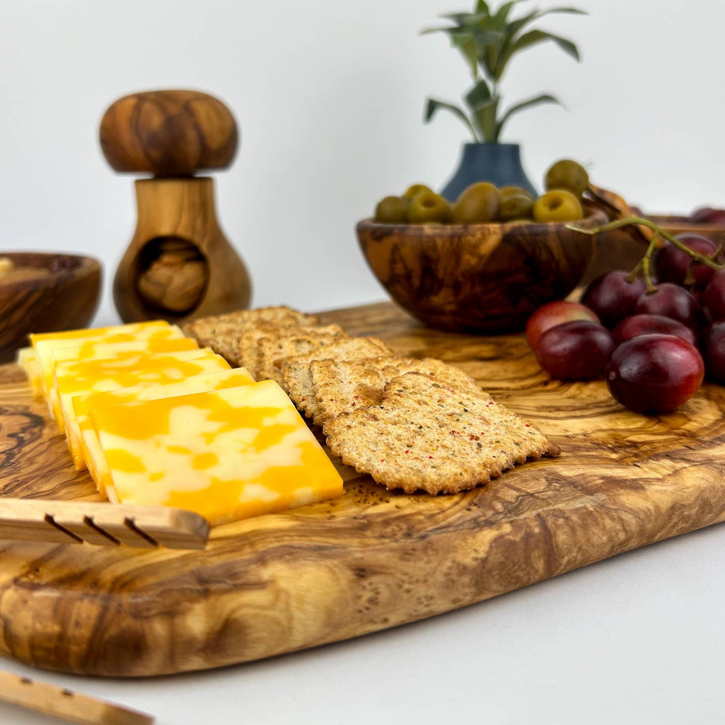 Oliwood - 16in Cutting Board