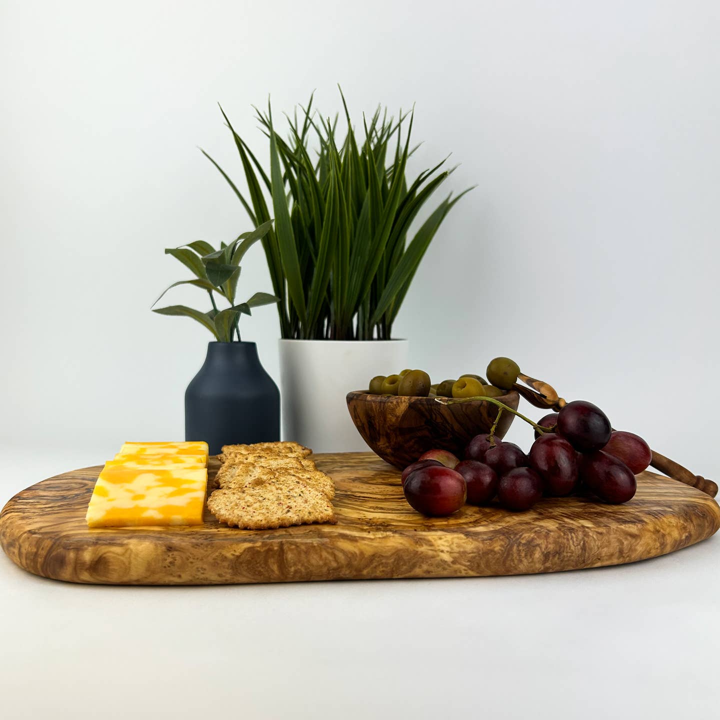 Oliwood - 16in Cutting Board